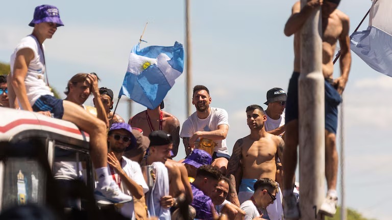 El trasfondo de la vuelta de la selección argentina al país: la posibilidad del saludo en Casa Rosada y los operativos que se diseñan