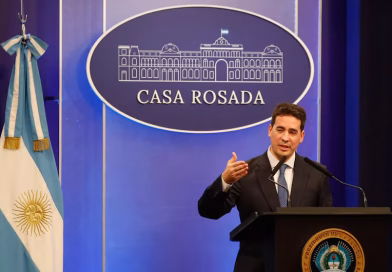 El vocero presidencial volvió a rechazar una asistencia para los morosos: “Sería salvar a los bancos”