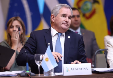 El Gobierno reconoció los tratados con Chile sobre el Estrecho de Magallanes y buscó desactivar un conflicto diplomático con Kast