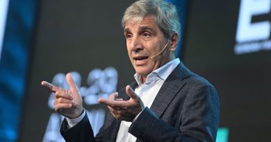 Luis Caputo: “Para todos los tarados que hablan de la industria: entre 2011 y 2023, cayó 10% a pesar de los subsidios”